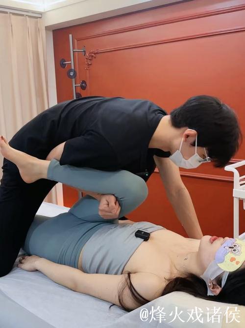 如何通过趣味互动体验搓光美女衣服菠萝蜜视频